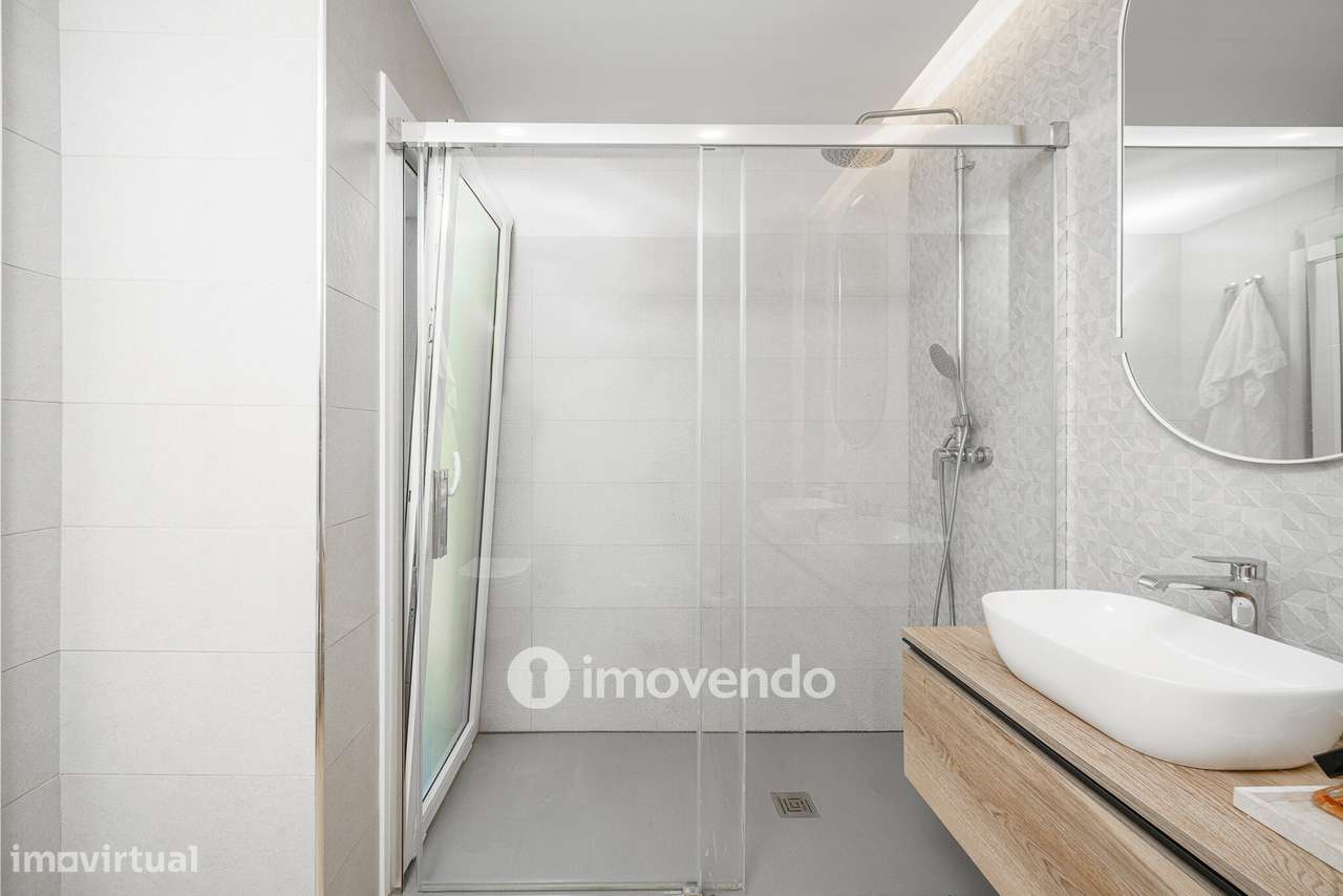 Moradia T3+1 moderna, com piscina e garagem, na Caparica-24
