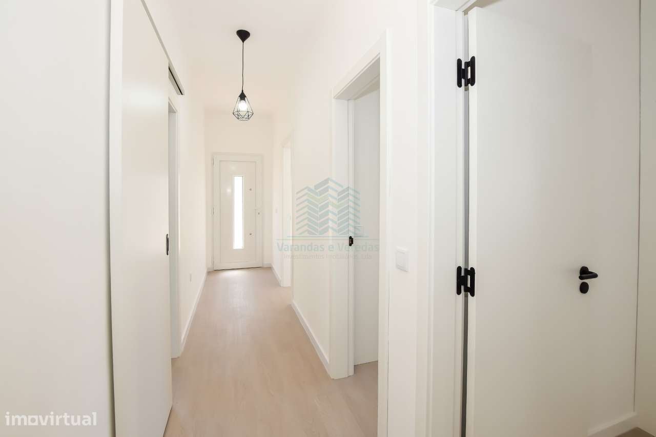 Moradia T3 remodelada com Anexos, Garagem e Poço.-12