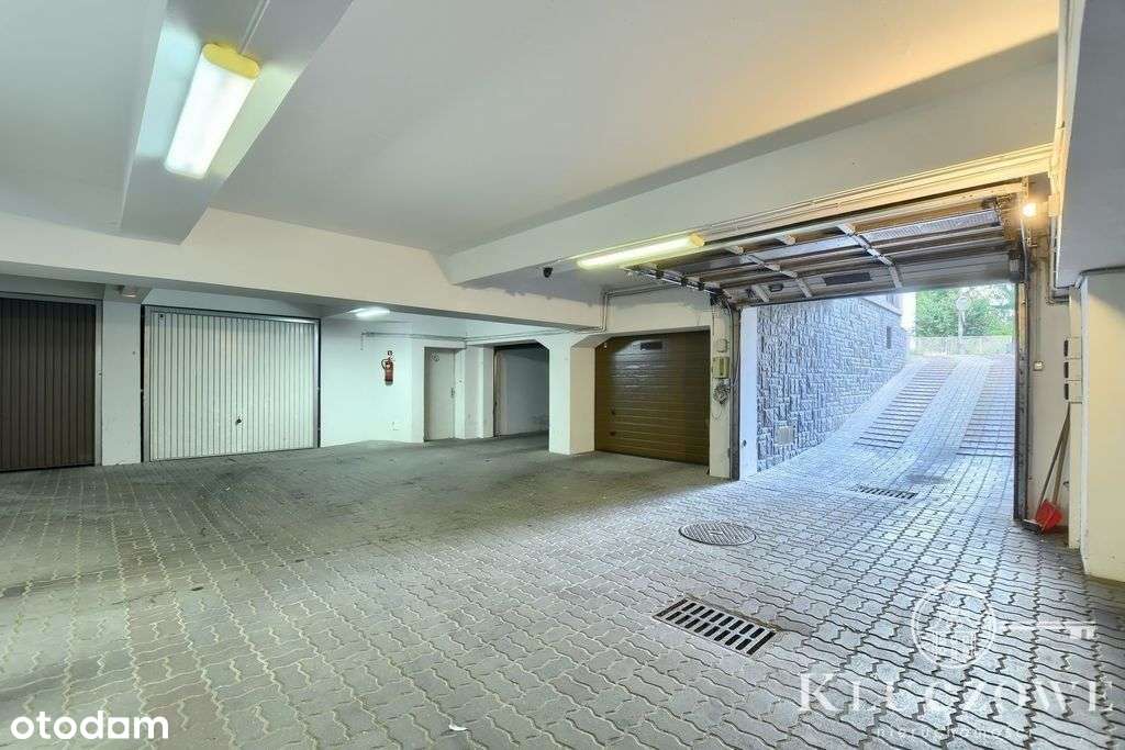 Ul. Pck, dwupoziomowe + m. postojowe w hali-18