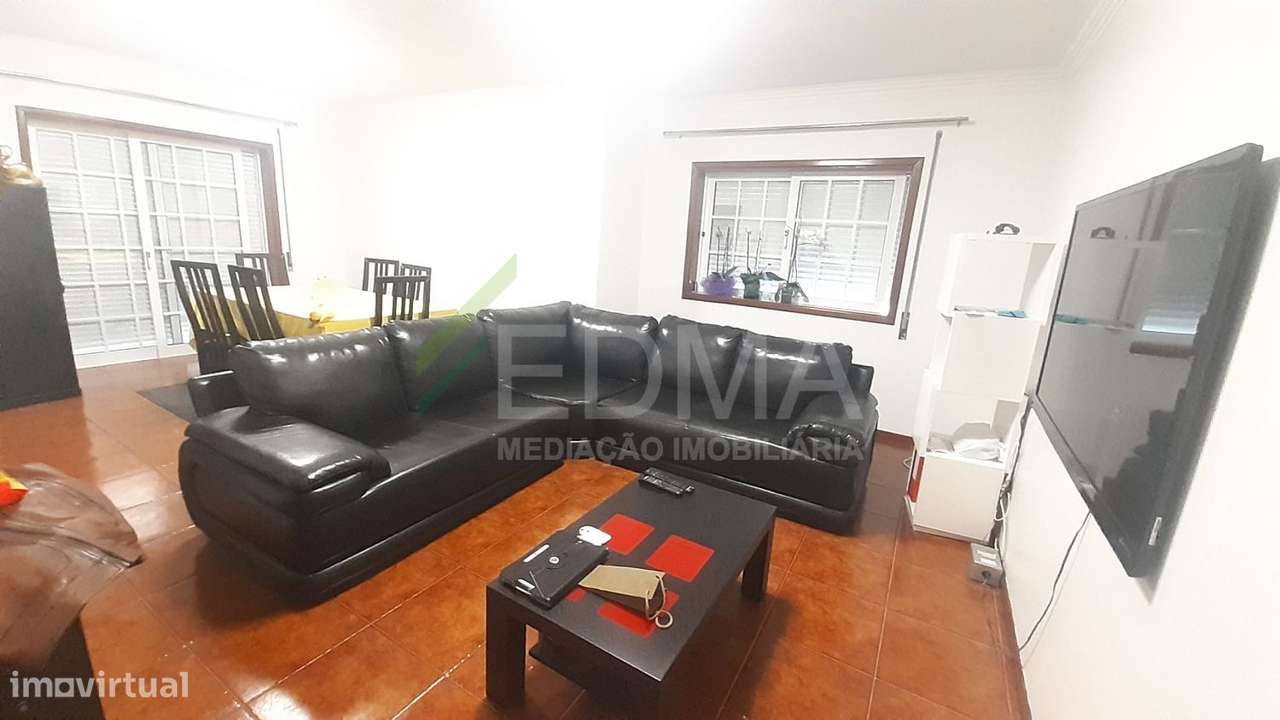 Casa com espaço comercial T3 - Grande imagem: 2/4