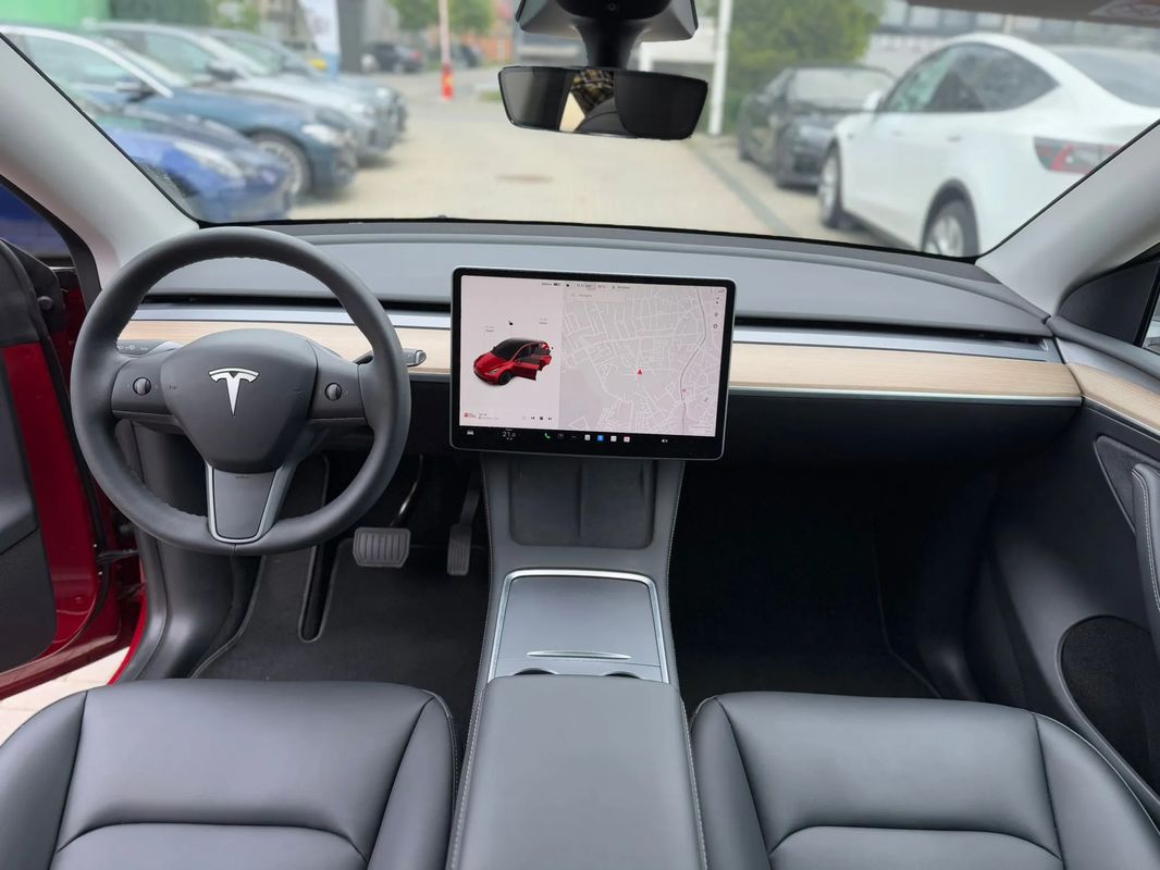 Tesla Model Y Long Range Dual Motor AWD - 6