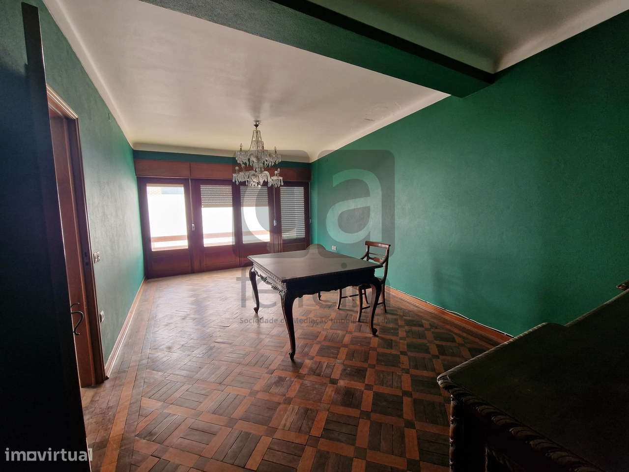 Moradia T4+2 em Almeirim com garagem e quintal-10