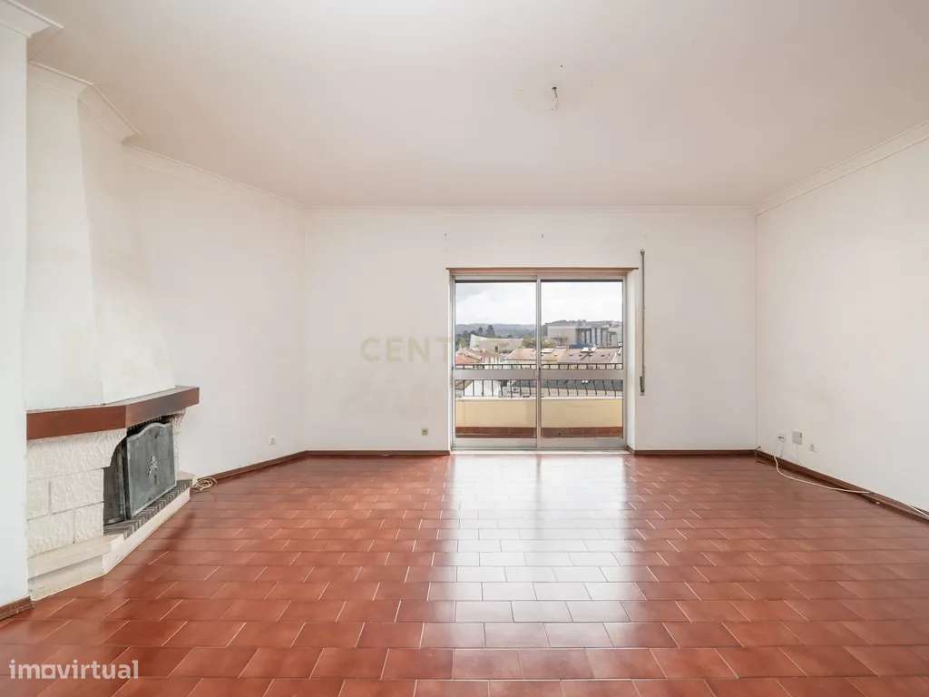 T3 com Sótão e Garagem no Bairro de Santa Apolónia em Coimbra - Grande imagem: 3/25