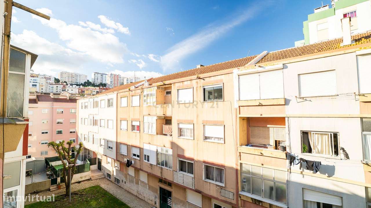 Apartamento T2 + 1* - Remodelado, em Queluz-39