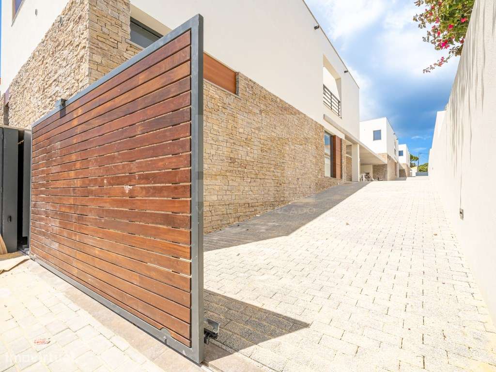 Moradia T4 unifamiliar, moderna, com piscina e estacionamento, Bice...-9