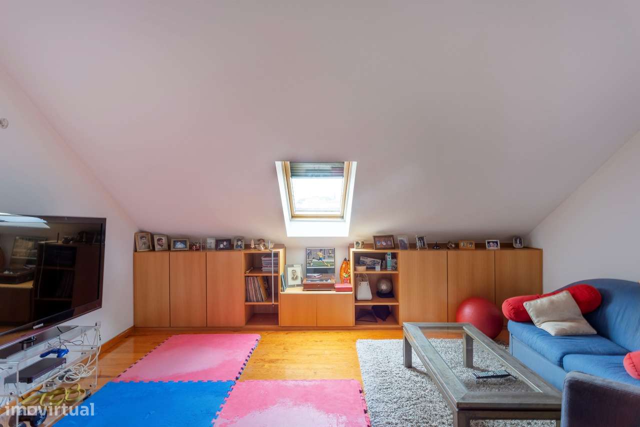 Moradia T6 com garagem, Madragoa, Estrela-12