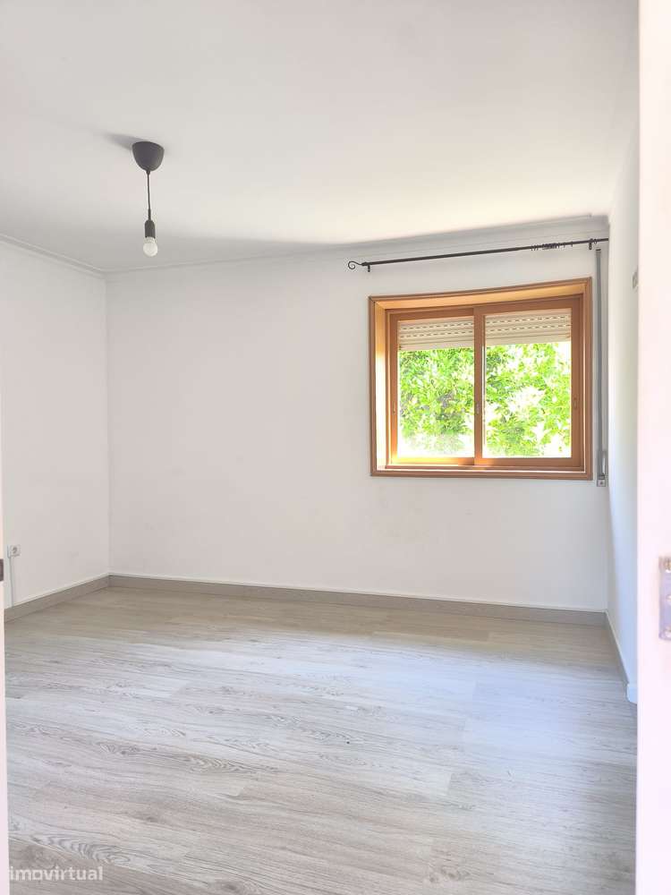 Casa T2 em Quintinha com 4 Casas em Porto Campanhã-7
