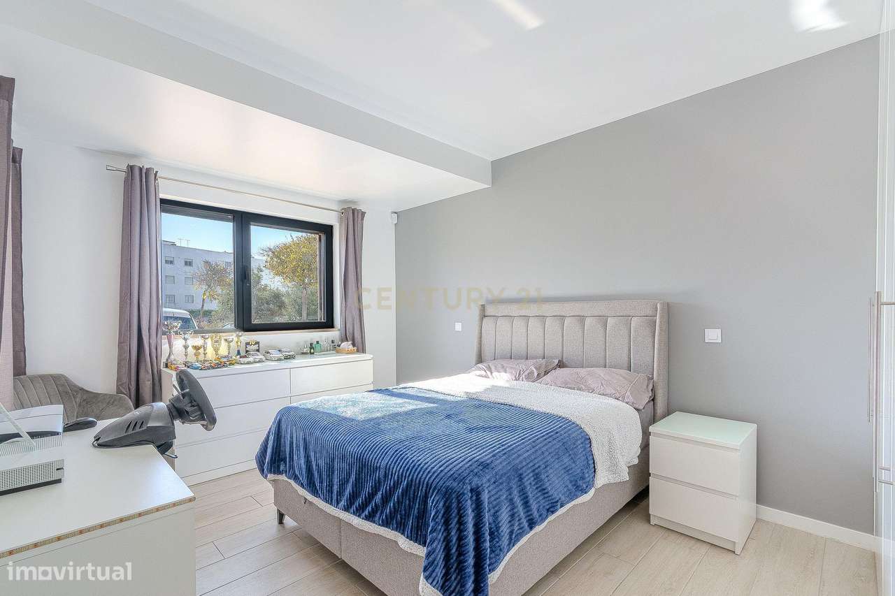 Luxuoso Apartamento de 3 Quartos novo com um Grande Terraço e Estacion-24