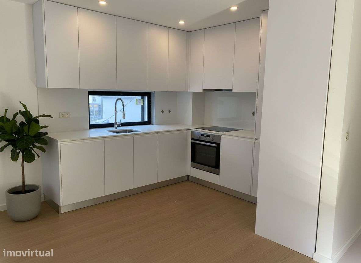 Apartamento T1 Com Terraco No Centro De Esgueira