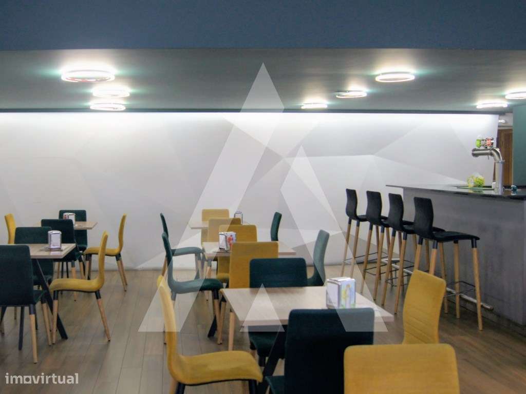 Café para Trespasse no Centro de Albergaria-a-Velha, com jogos da S...-9