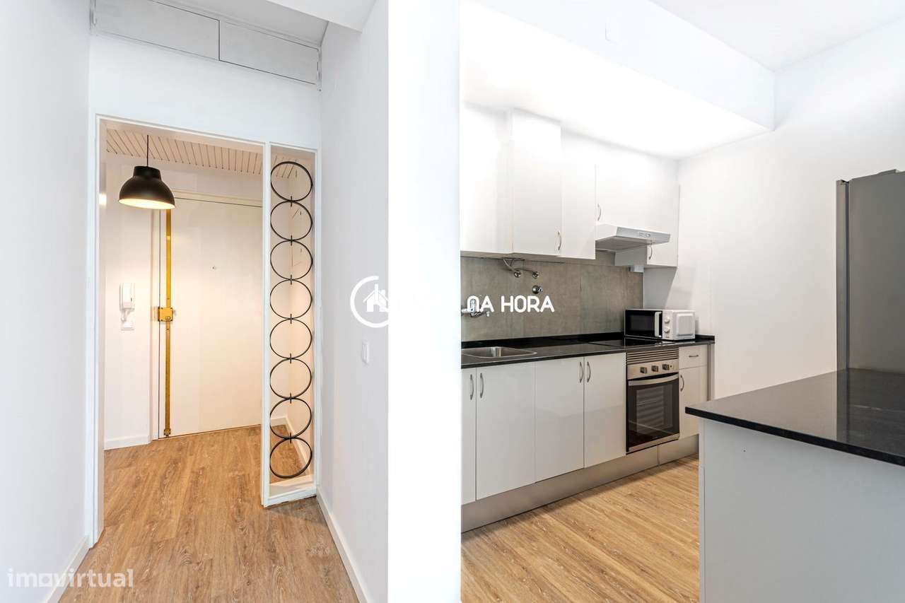 T1 renovado na Av. das Comunidades Europeias em Cascais - Grande imagem: 2/21