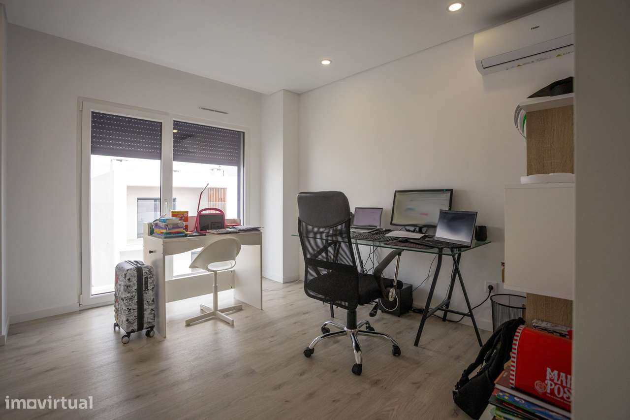 Moradia T4 Semi-Nova-27