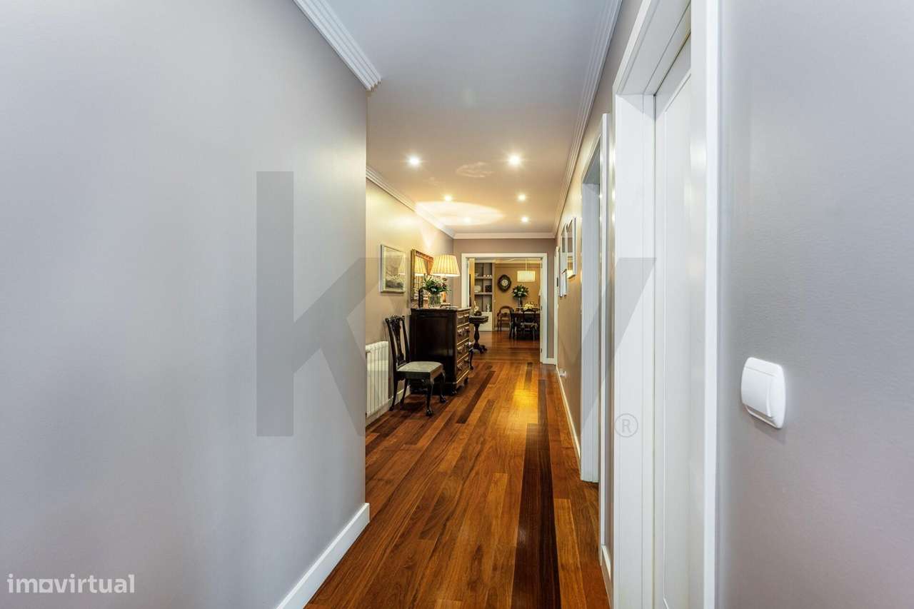 Excelente T5  em Condominio Fechado a Marechal Gomes da Costa, Porto-5