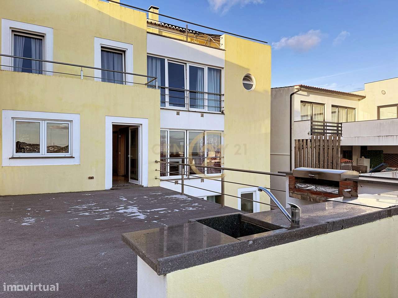 Moradia de Elevada Qualidade no Coração da Praia da Vitória – Vista Ba-34