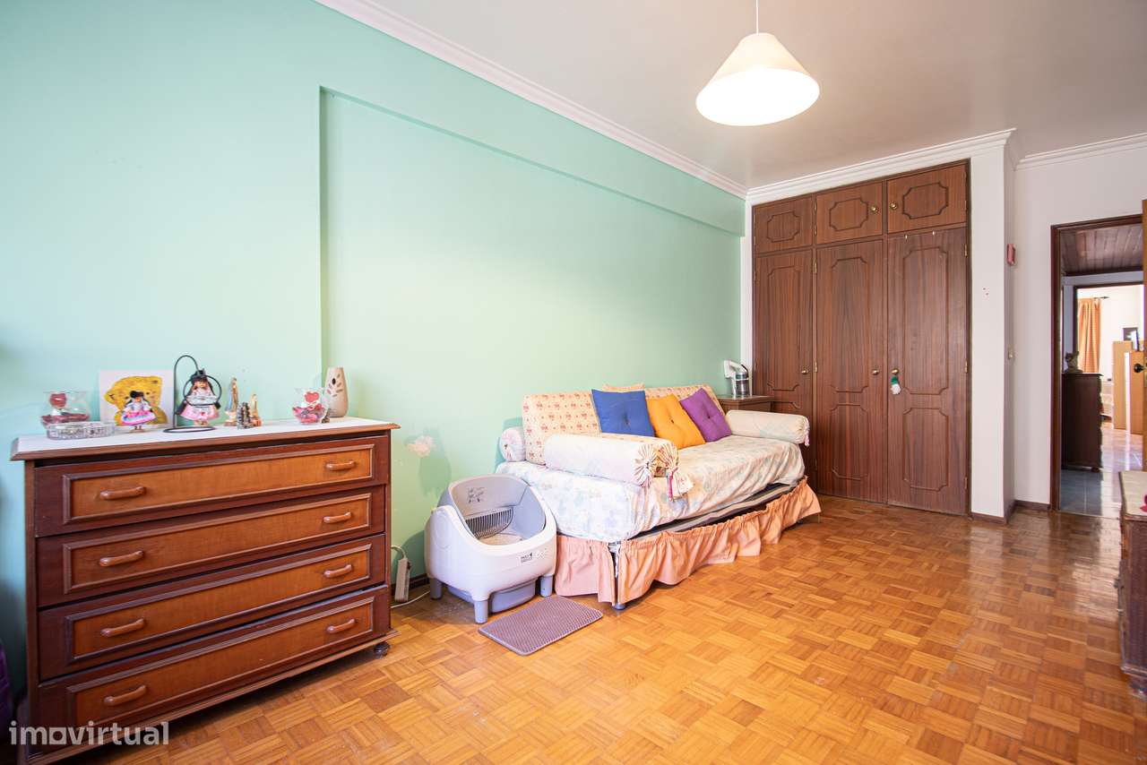 Apartamento T3 c/ 2 WCs e Sala c/ Lareira em Monte Abraão, Sintra-17