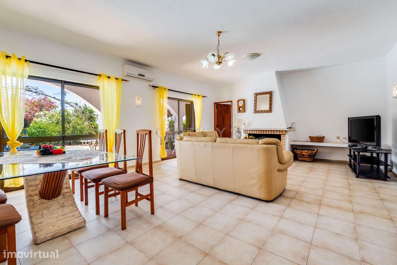 Moradia Bifamiliar T3 + T1 com Piscina  junto aos Campos de Golfe de A-7