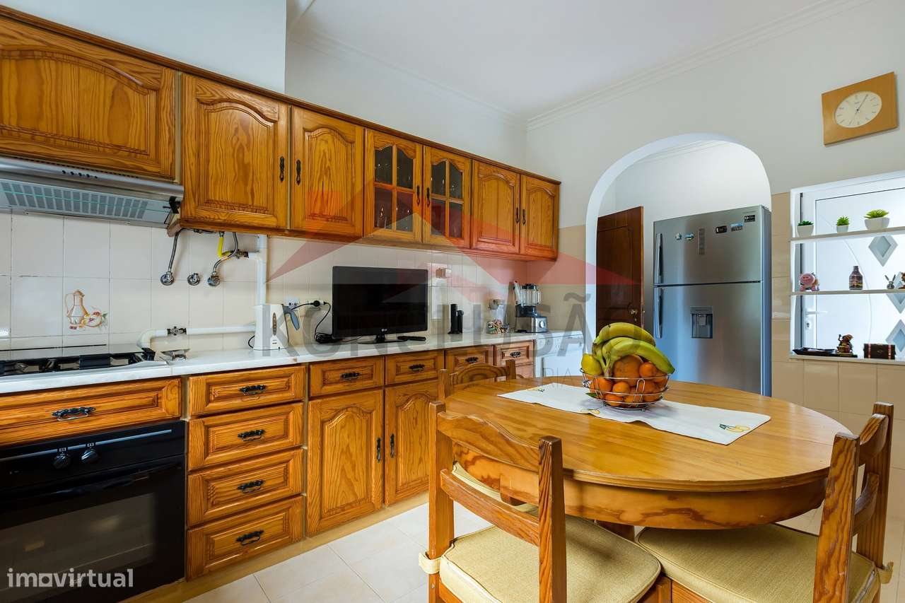 ** Santa Iria de Azóia no Bairro das Courelas - Moradia V4 + 1 em b... - Grande imagem: 4/35