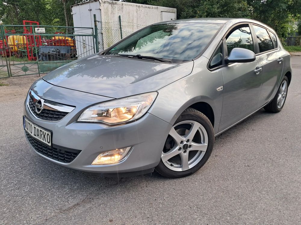 Opel Astra J (2009-2019) 1.4 Turbo Color Edition 2011