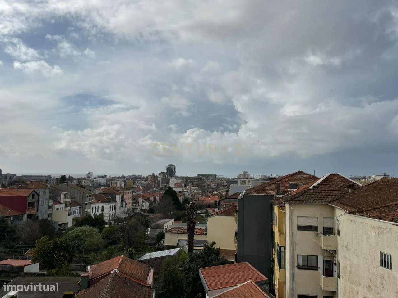 Prédio de Charme na Praça da República – Centro do Porto-35