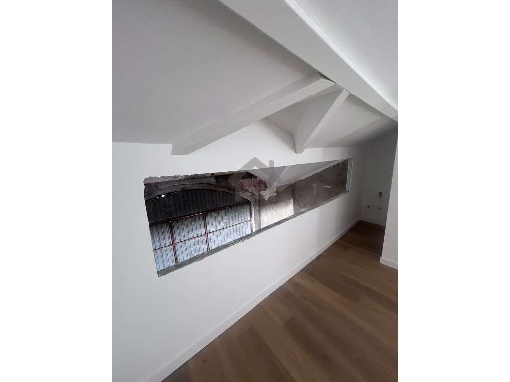 Excelente Moradia T3+1 Centro de Benavente-31