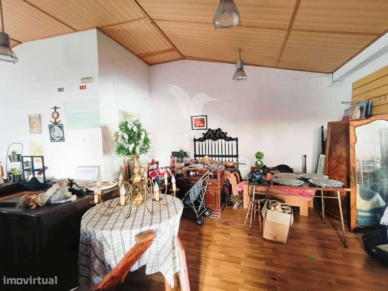 Prédio no centro de Caxarias - Grande imagem: 4/19