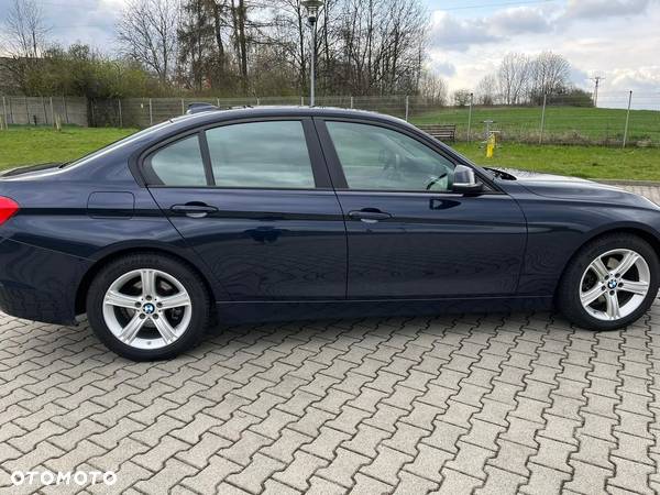 BMW Seria 3 328i Touring - 5