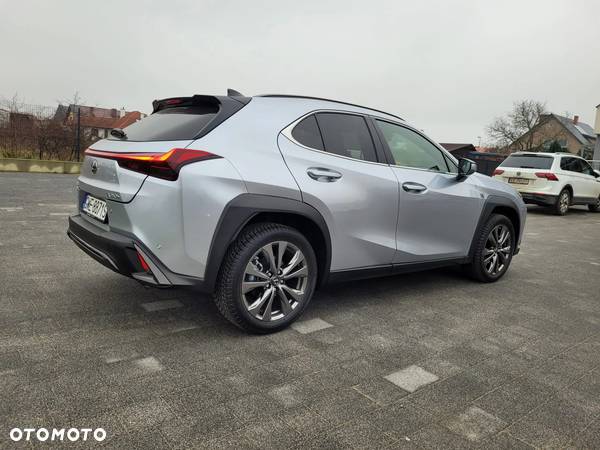 Lexus UX - 10