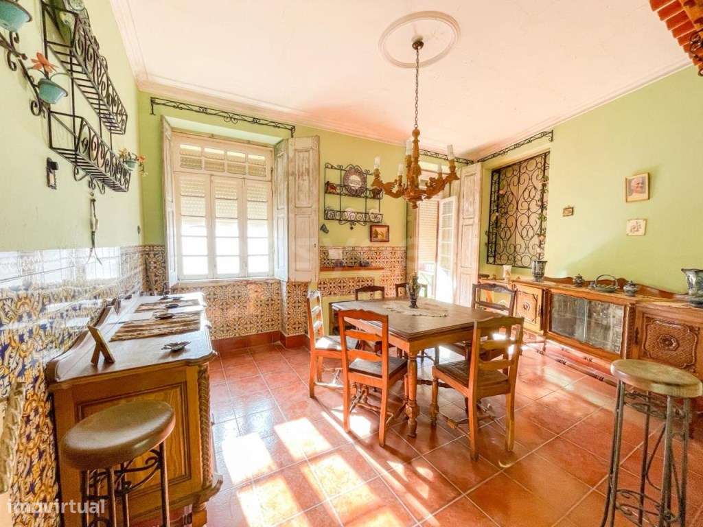 Moradia V3 talha Senhorial, localizada na Freguesia de Sabugosa - Grande imagem: 4/39