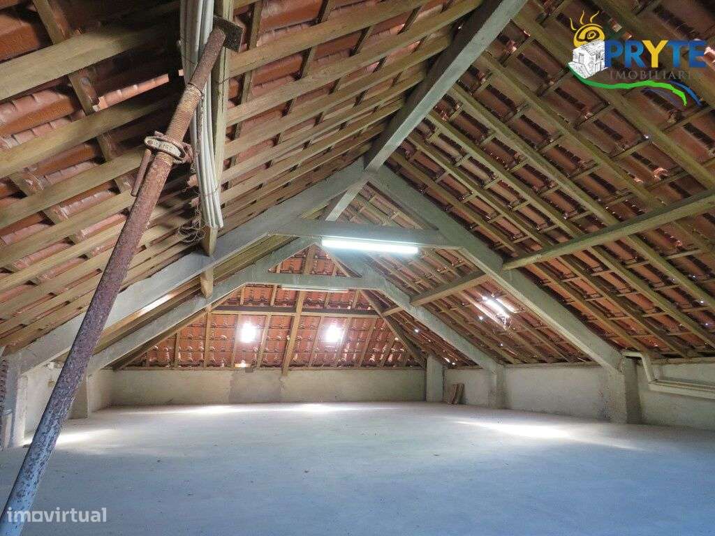 Moradia de tipologia T4 situada em Figueiró dos Vinhos-28