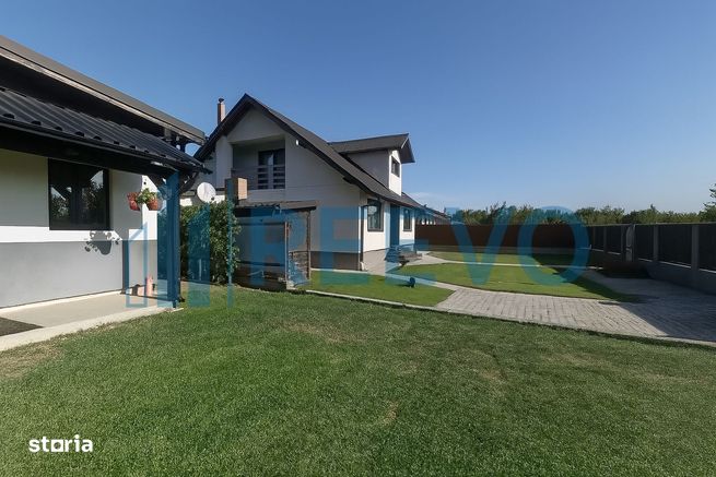 Proprietate Premium cu Două Case și Piscină în Hemeiuș-5