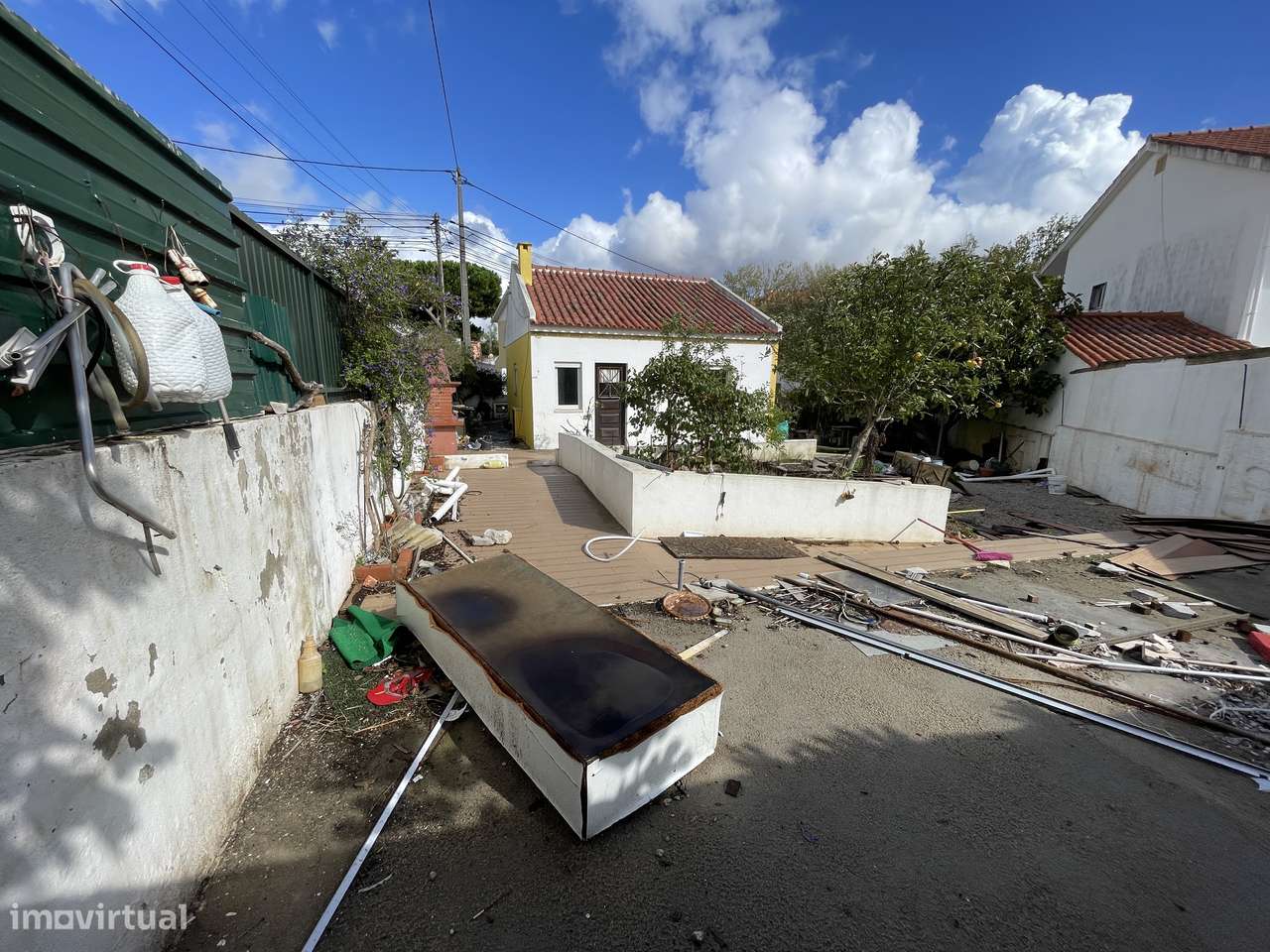 Moradia com 320m² de terreno e potencial incrível por apenas 385.000€-17