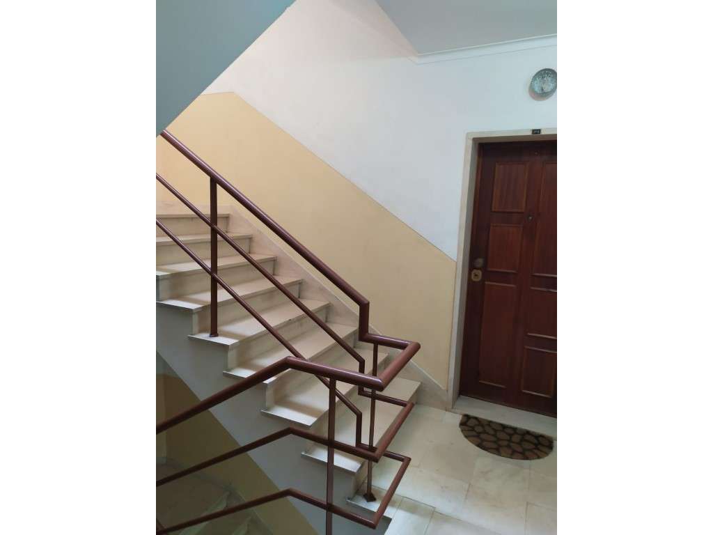 T2 remodelado e semiequipado em Queluz-19