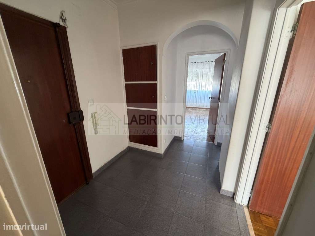 Vende-se T2 com arrecadação na Codivel, perto metro de Odivelas.-6