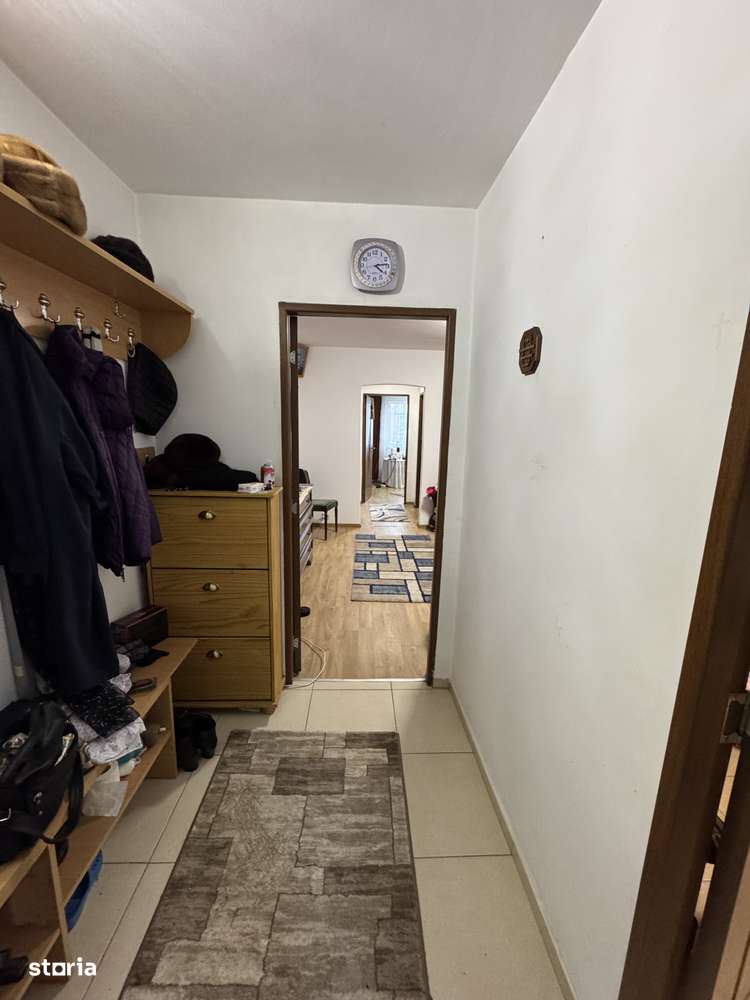 Vand apartament cu 3 camere spatios-6
