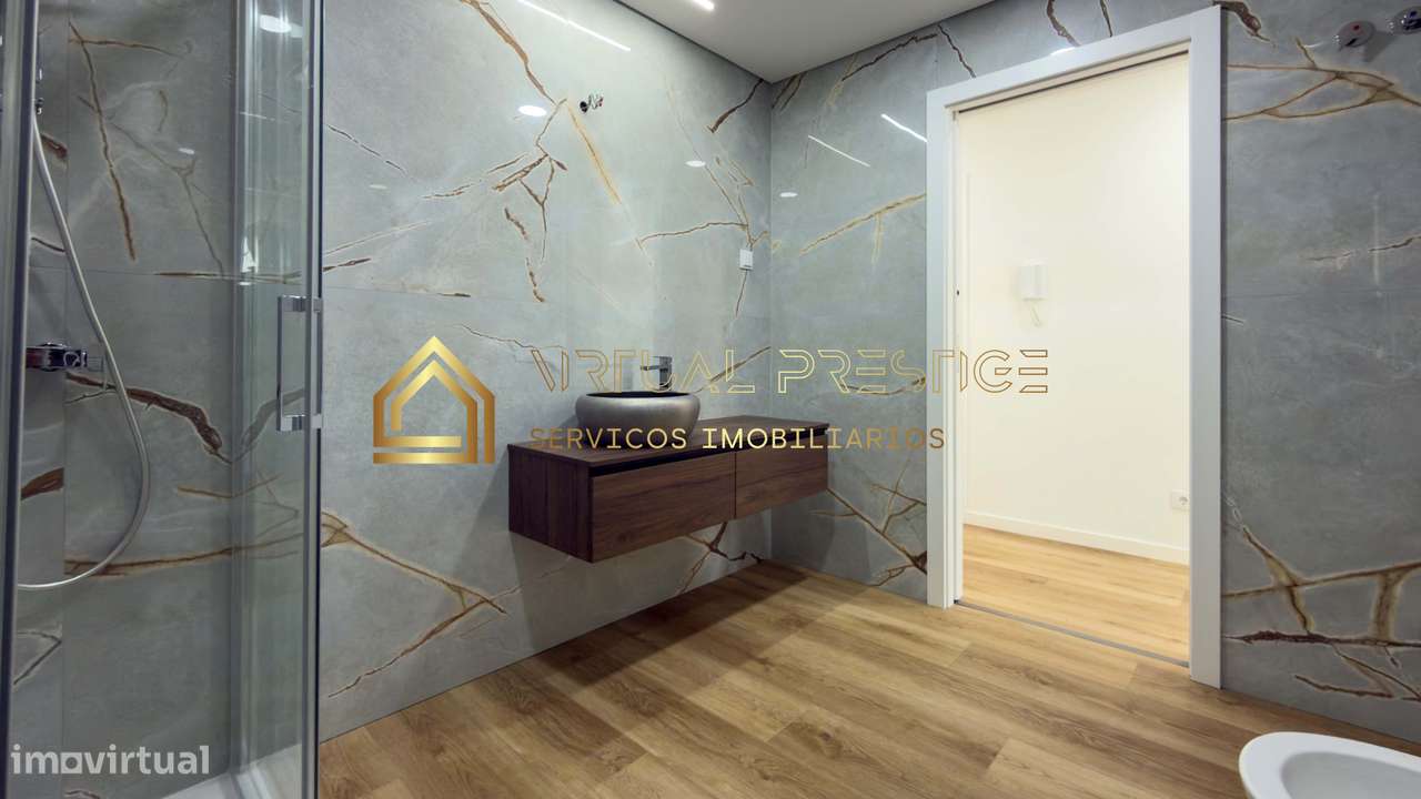 Moradia T4 moderna na Charneca da Caparica com piscina, jardim e ga...-16