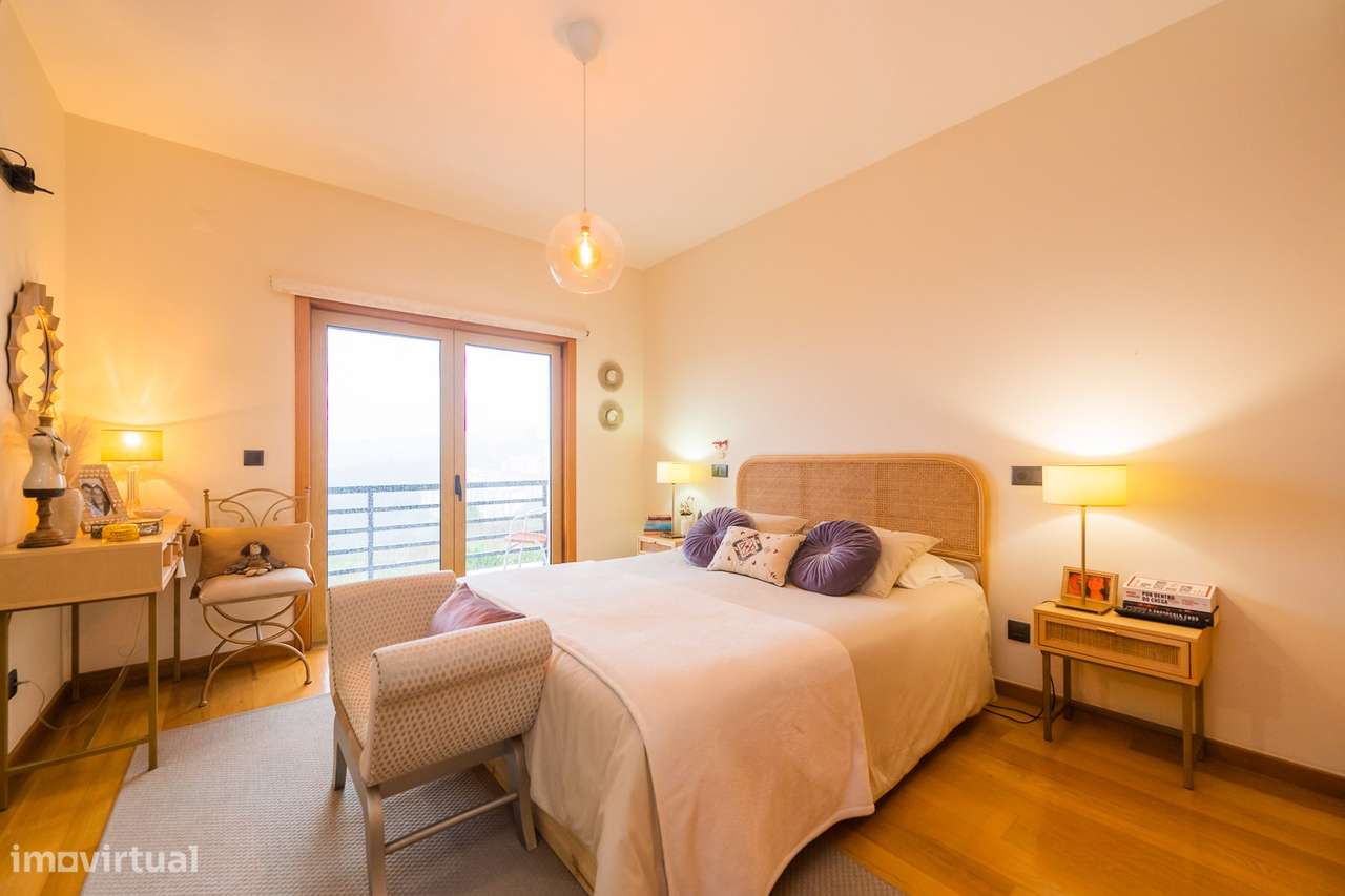 Moradia T-4+1 em Agualva Cacém-53