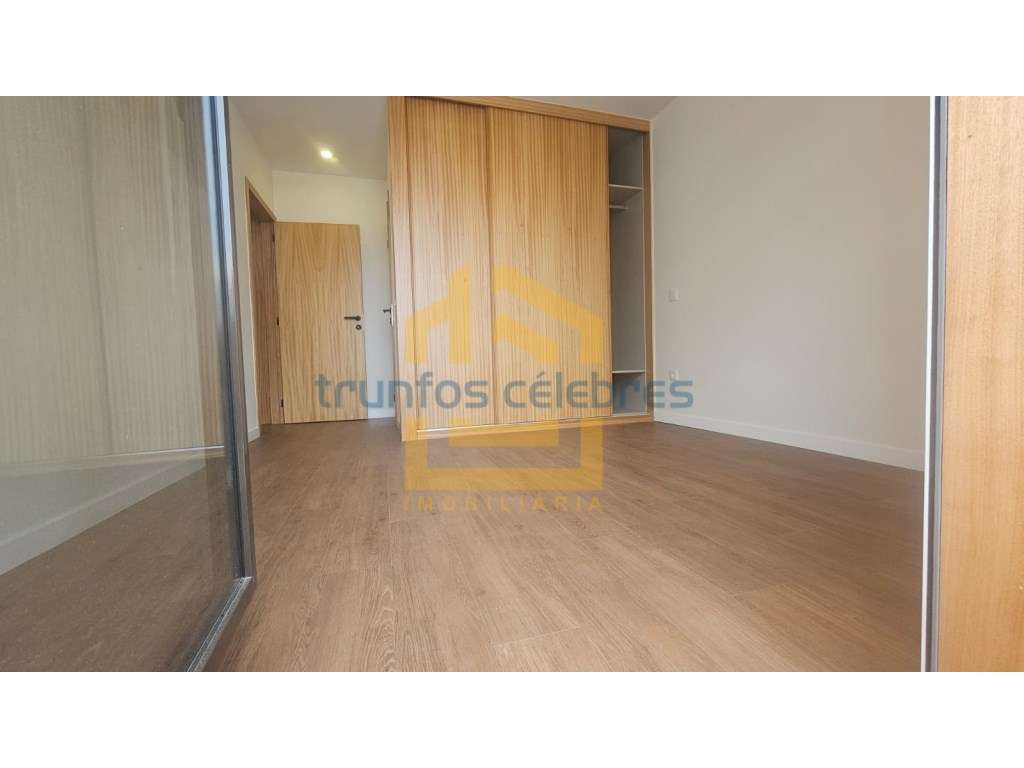 Apartamento T2 Rés do Chão Elevado totalmente renovado com terraço ...-6