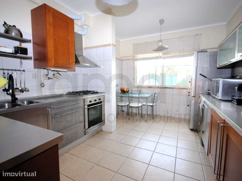 **Oportunidade Única: Moradia T6 à Venda!**-23