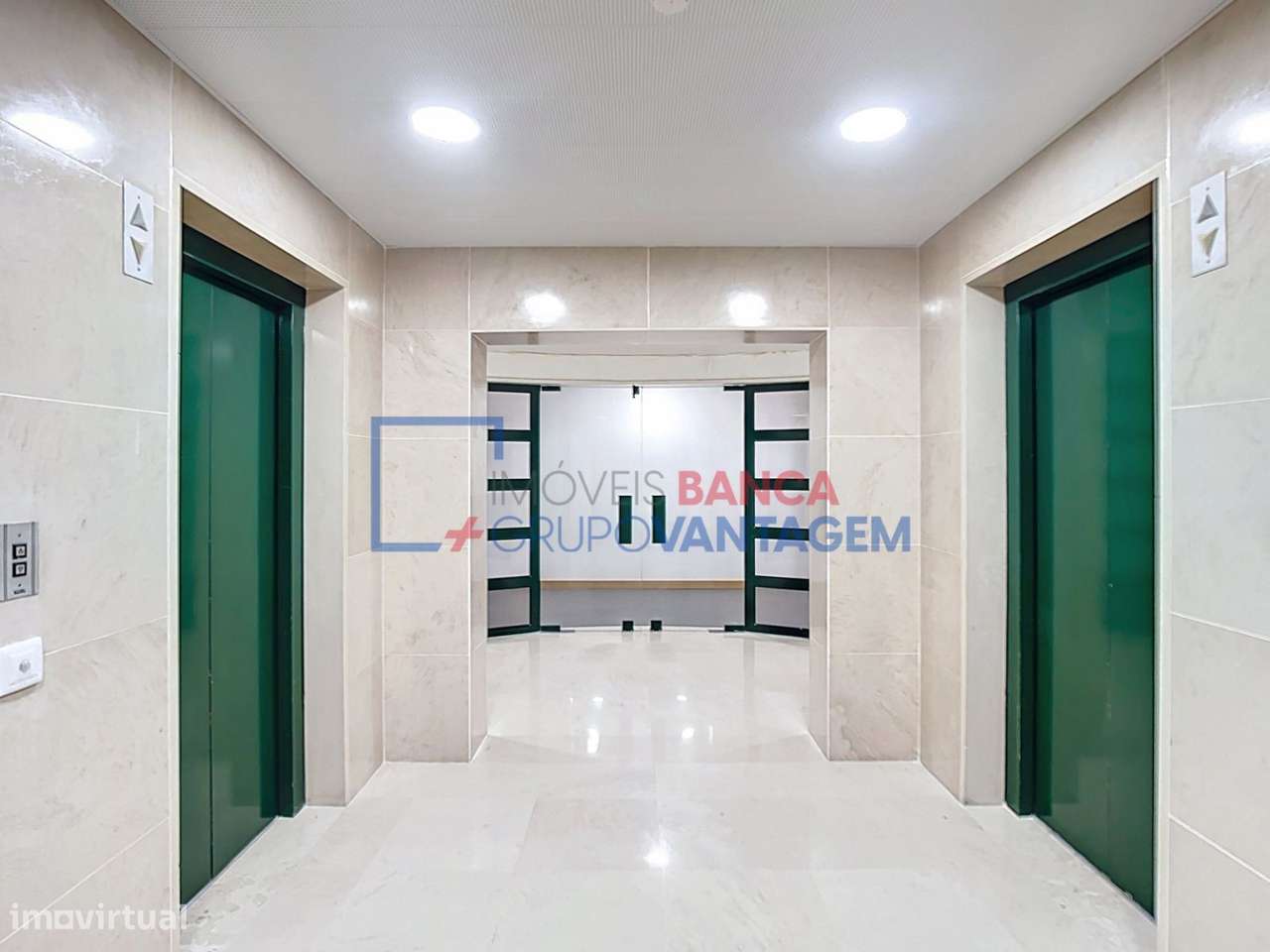 Escritório com 136m2 na Av. Columbano Bordalo Pinheiro - Grande imagem: 3/18