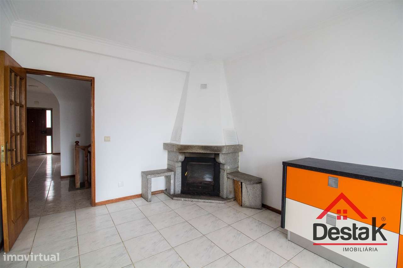 Moradia V4 com Jardim a 7 Minutos do Centro de Viseu. - Grande imagem: 3/26