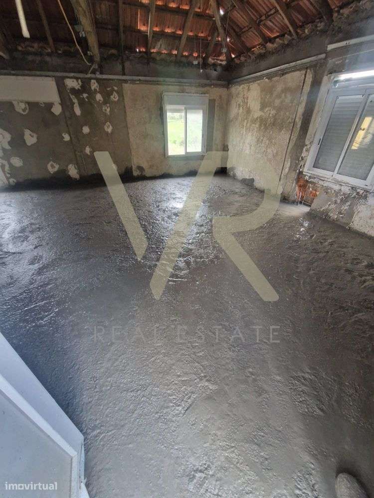 Moradia para Remodelação com Terreno Generoso em Ourém-19