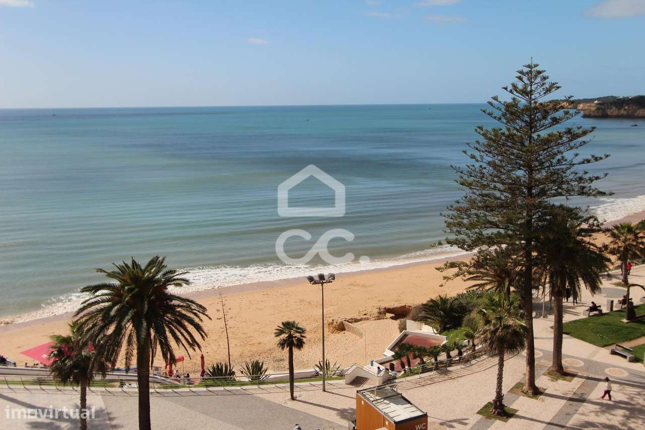 Apartamento T3 Renovado com Vista Mar e Terraço em Armação de Pêra-38