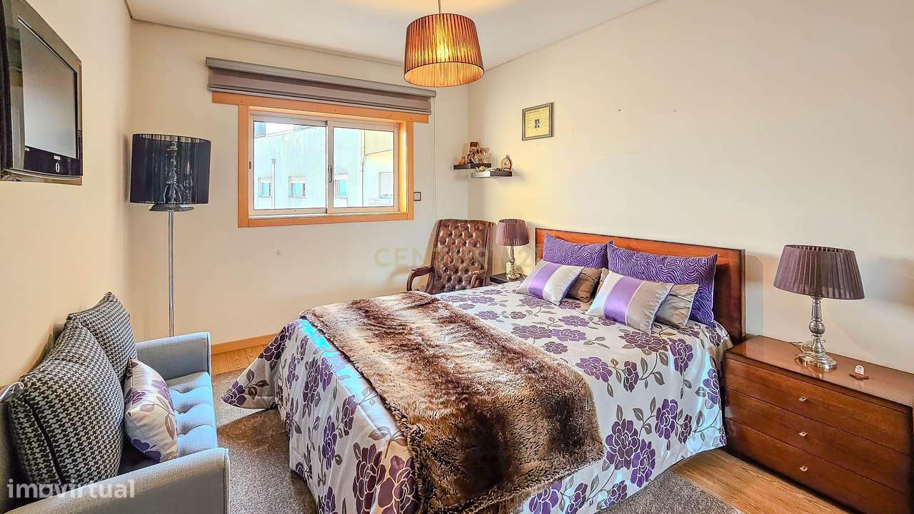 Apartamento T2 no Bonfim, Porto, terraço fechado e varanda.-19