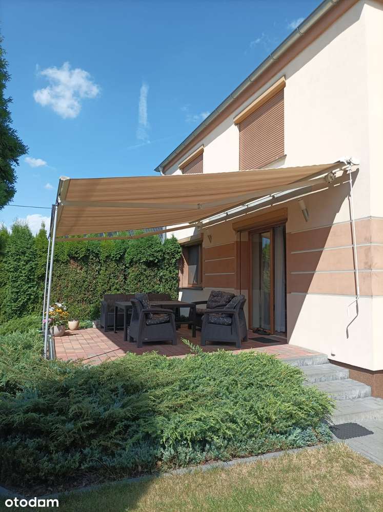 Nowoczesny dom z basenem i garażem w spokojnej okolicy-10