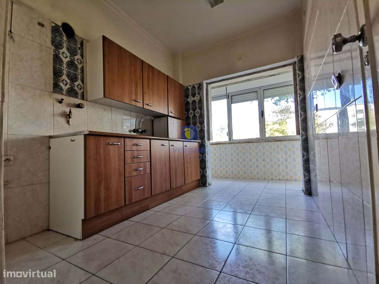 Oeiras T2  (EM REMODELAÇÃO) com Varanda e Arrecadação, com Boas áreas - Grande imagem: 4/28