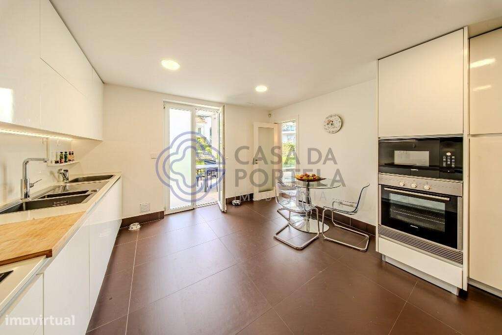 Apartamento Duplex T5 de Luxo com Terraço, Piscina e Garagem – Estoril-12