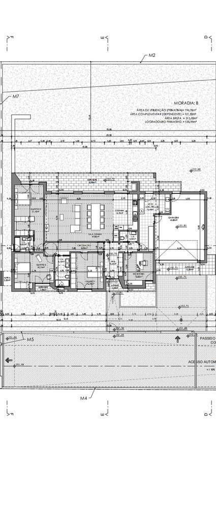 Moradia T4 com 3 Suites + Jardim-16