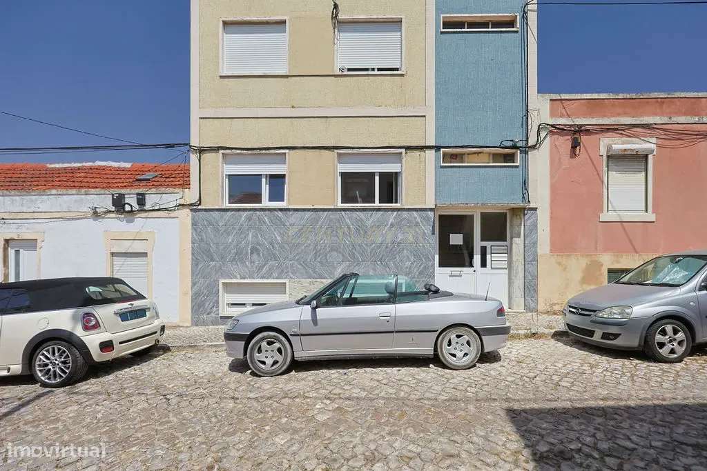 Excelente Apartamento Totalmente remodelado na Trafaria-16