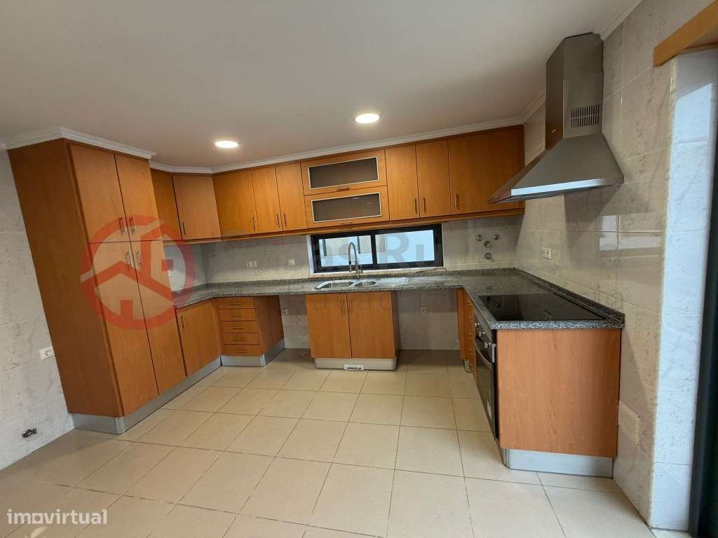 Moradia T5 remodelada no Feijó, Almada-33