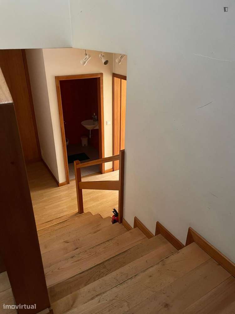Quarto - localizado em Paranhos Porto - Grande imagem: 5/9